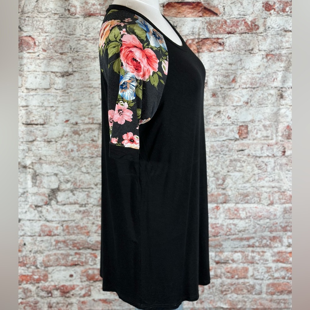 First Look Floral Tee - Picture 6 of 9